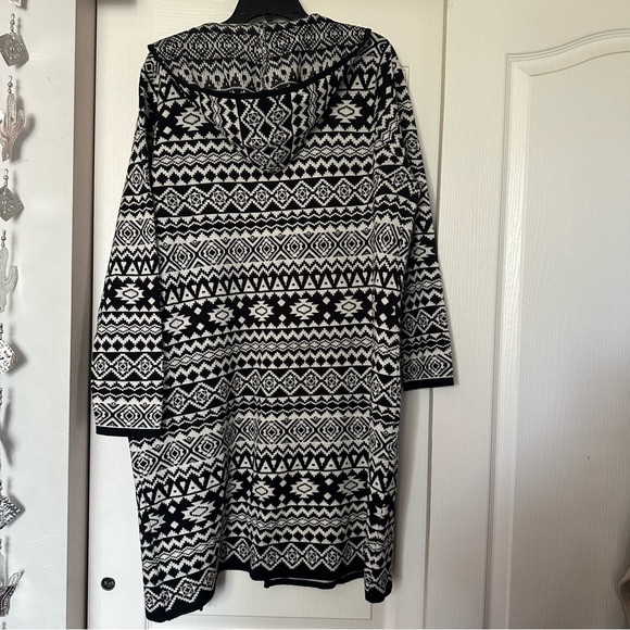 NWT BONGO Plus black and white pattern cardigan with hoodie size 1X - Picture 2 of 6